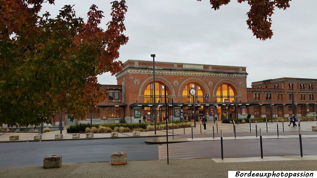 La gare a été reconstruite en 1926 et sa façade n'a pas bougé.