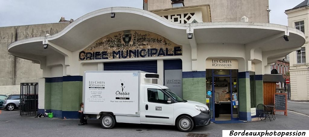 La criée municipale bâtie en 1928, un marché aux poissons de style Art Déco moderniste.