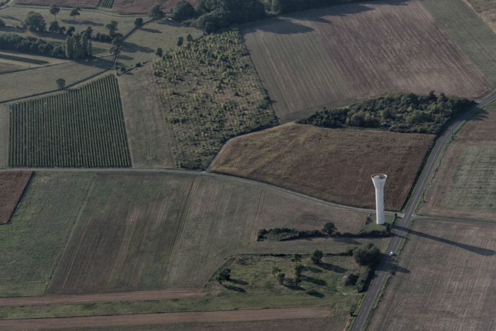 Vu d'en haut, ils sont rares les bâtiments s'élevant vers le ciel.