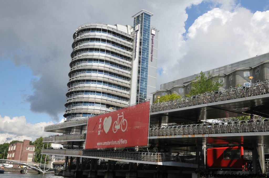 Mais la ville d'Utrecht prévoit la construction en 2016 d'un parking encore plus vaste de 12 500 places.