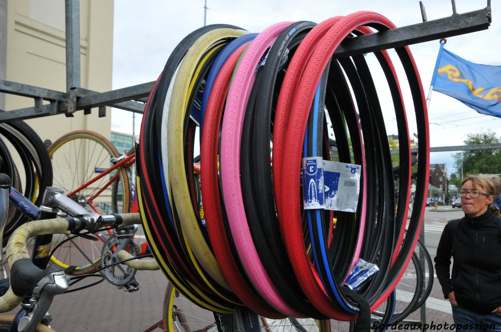 pneus colorés afin d'identifier plus vite son vélo.
