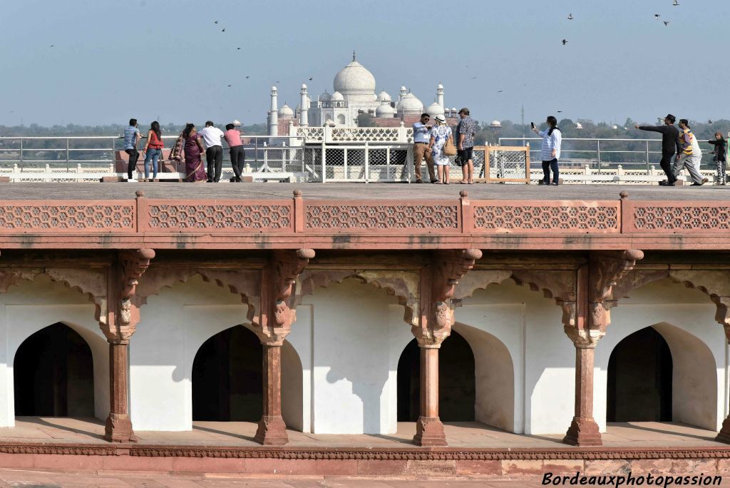 Le Taj Mahal posé sur une terrasse ! Illusion d'optique !