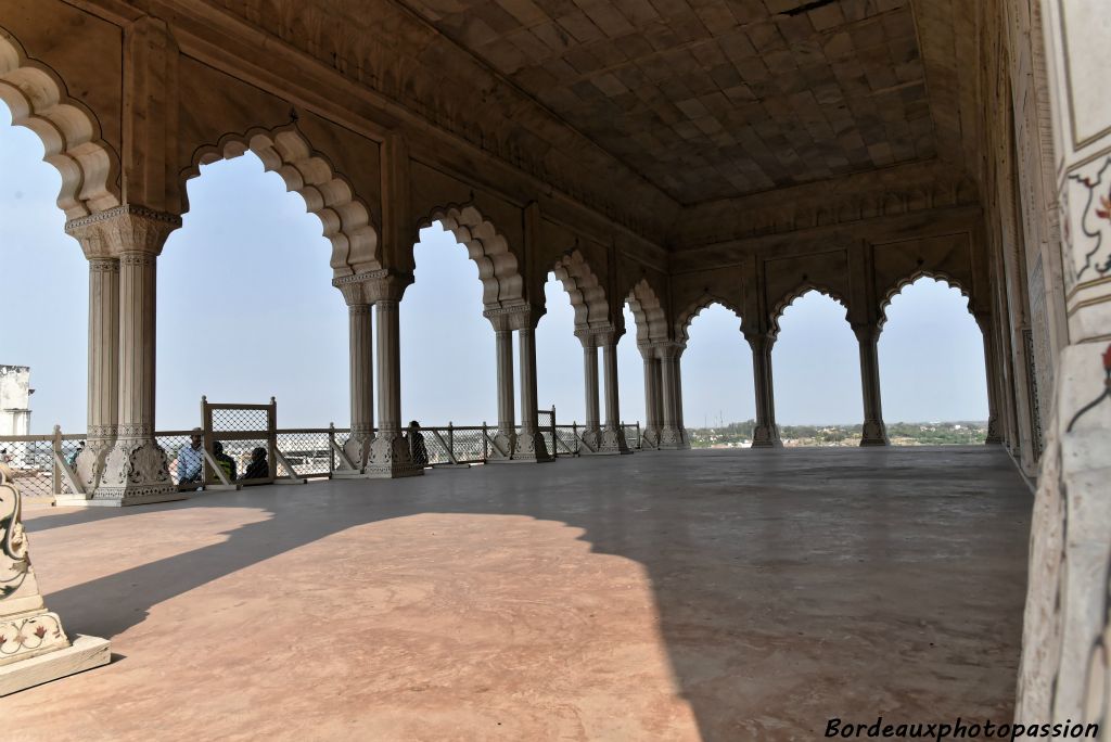 Le Diwan-i-Khas (pavillon des audiences privées) a été construit en 1637.