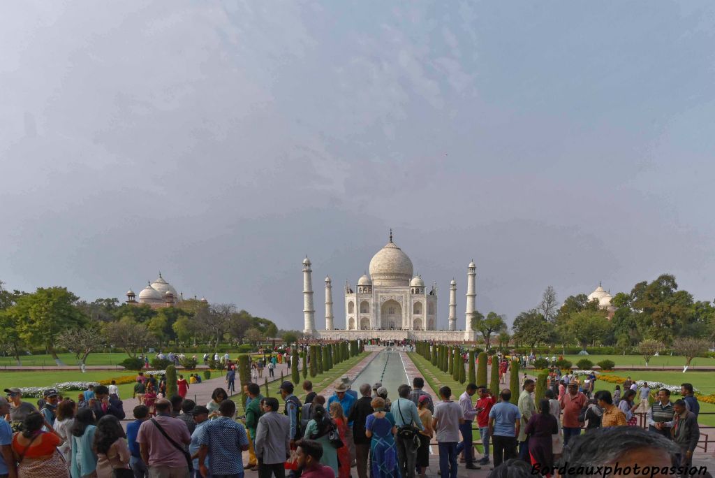 On comprend pourquoi 3 à 4 millions de touristes viennent chaque année visiter ce lieu grandiose.