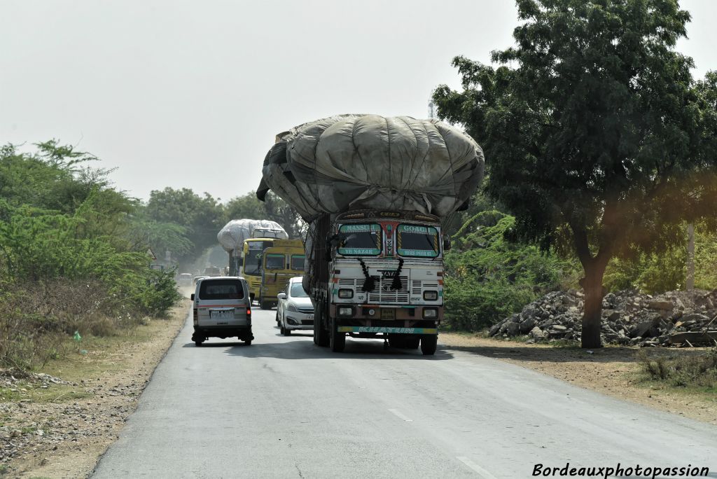 Ces camions sont souvent en surcharge...