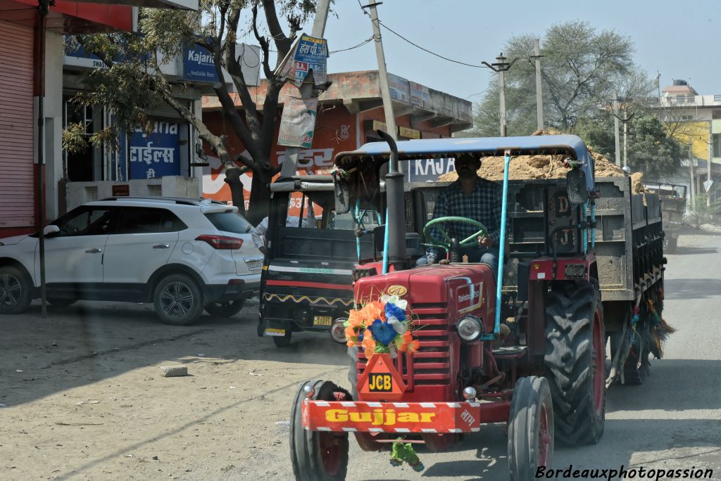 Le tracteur est très présent au Rajasthan. Il est très souvent décoré par son propriétaire.