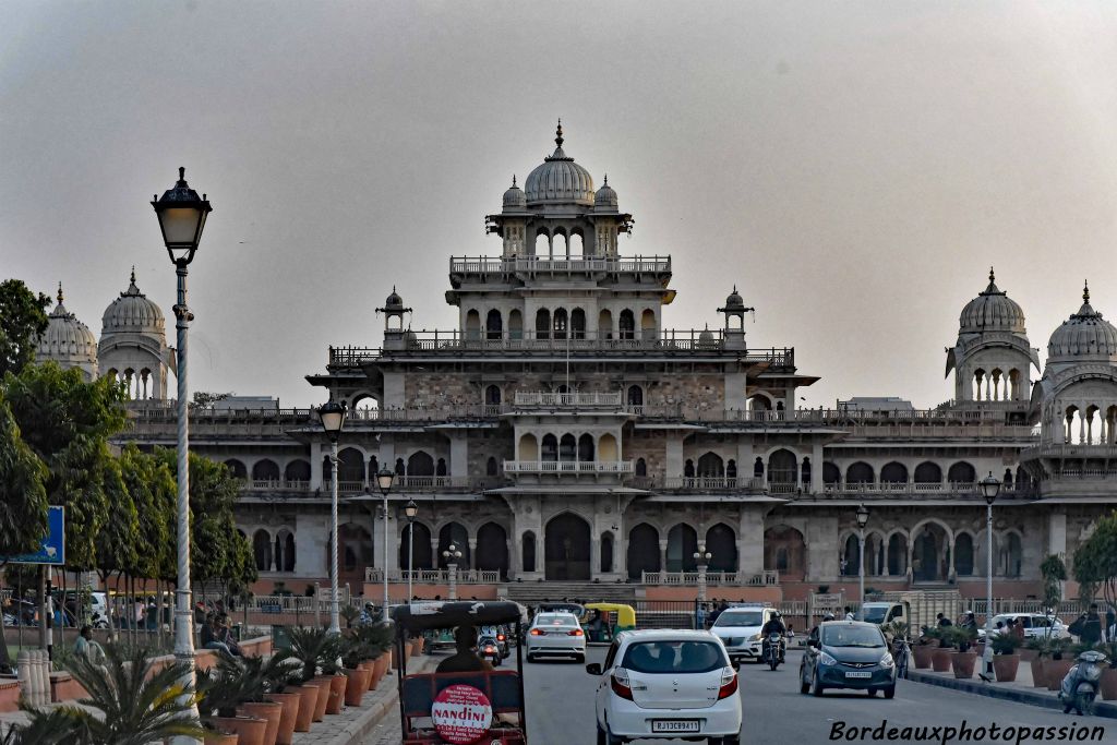 Le Albert Hall Museum construit dans un style indo-persan, abrite une collection d'art populaire du Rajasthan.