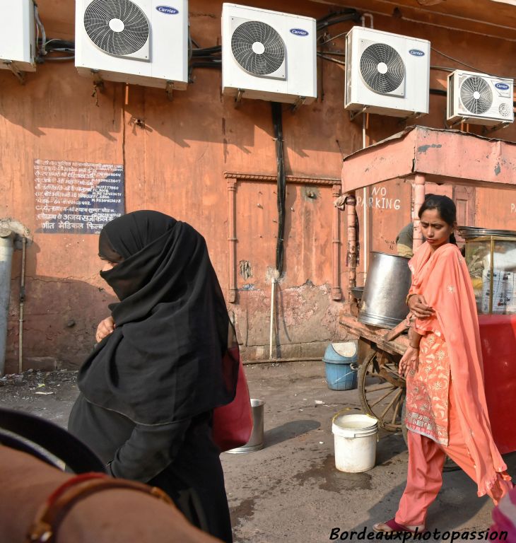 Dans Jaipur, la religion musulmane est aussi très présente... on le voit  le contraste..