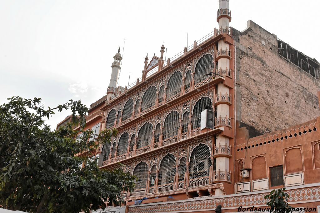 et on repère facilement les minarets des mosquées. 