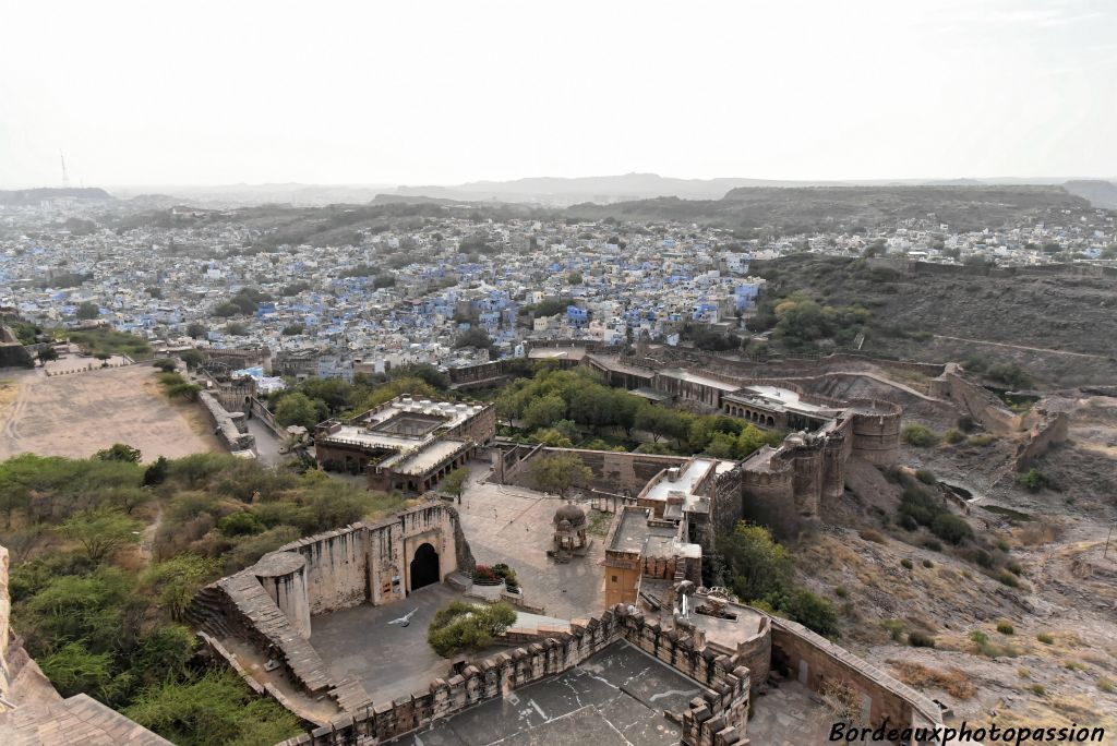 Plus on monte dans les palais plus le spectacle sur Jodhpur la "ville bleue" est grandiose.