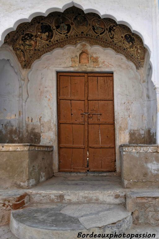 Trésor architectural au cours de notre déambulation dans les rues : les Haveli, anciennes maisons de riches commerçants.