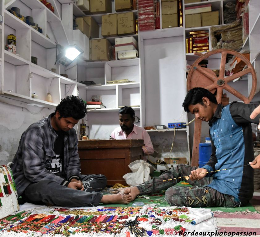 Confection artisanales de bijoux.