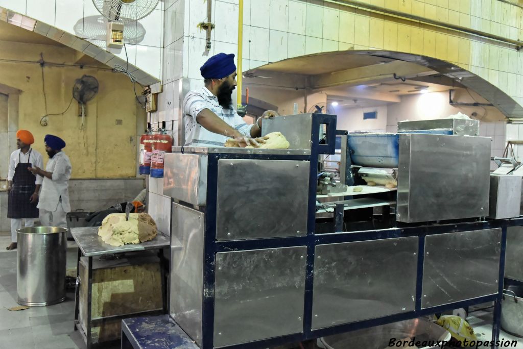 Le naan est un peu l'équivalent de notre pain. Il est difficile de s'en passer dans la cuisine indienne.