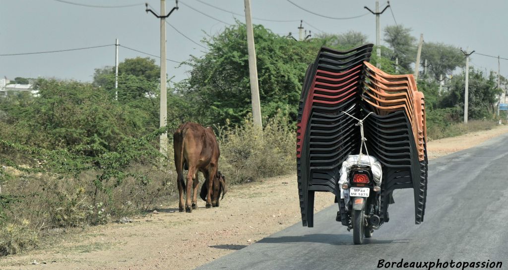 Peut-on tout porter sur un deux-roues ?