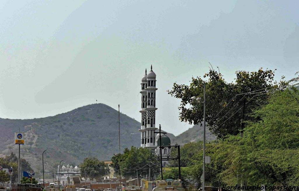 Mosquée. La population musulmane représente 16% de la population indienne soit près de 200 millions de musulmans.