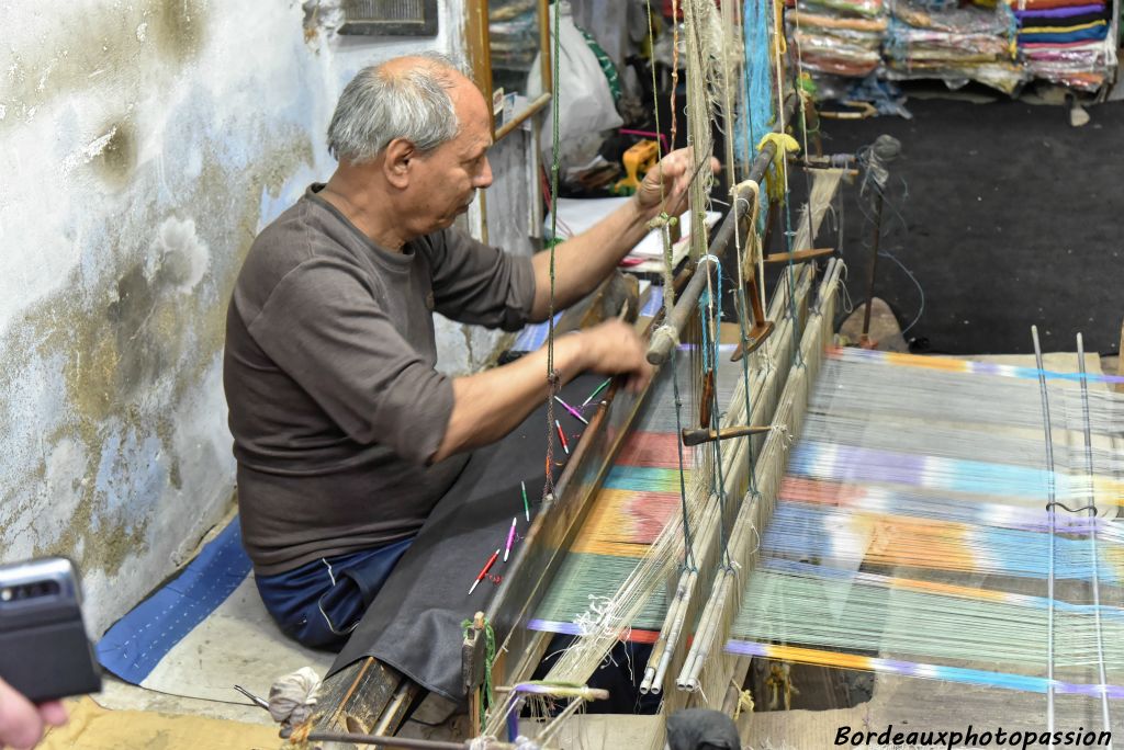 Tisserand au travail.