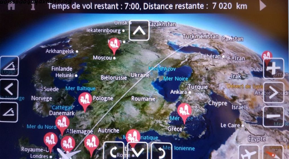 Paris-New-Dehli dans le Nord de l'Inde. Il faut 7h d'avion pour y parvenir. Le décalage horaire est de 4h30 en hiver et 3h30 en été.