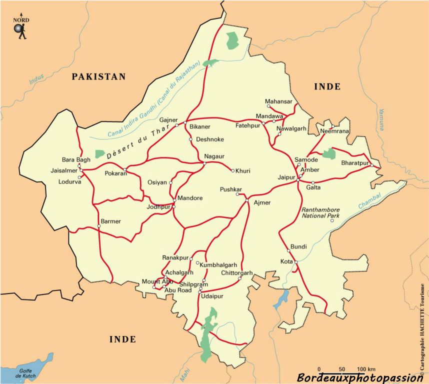 La population du Rajasthan c'est 75 millions d'habitants pour une superficie égale à la moitié de celle de la France. Le désert du Thar sépare l'Inde du Pakistan.