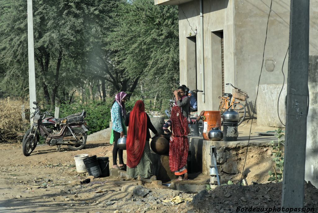 Autre rare cruche en terre cuite détrônnée par les récipients en acier qui gardent pourtant moins la fraîcheur de l'eau.