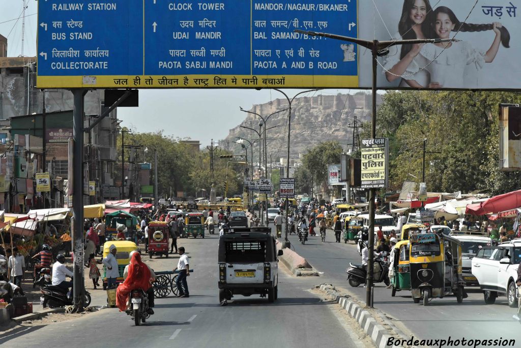 Arrivée à Jodhpur (ville de Jodhda qui l'a fondée au XVe siècle). 