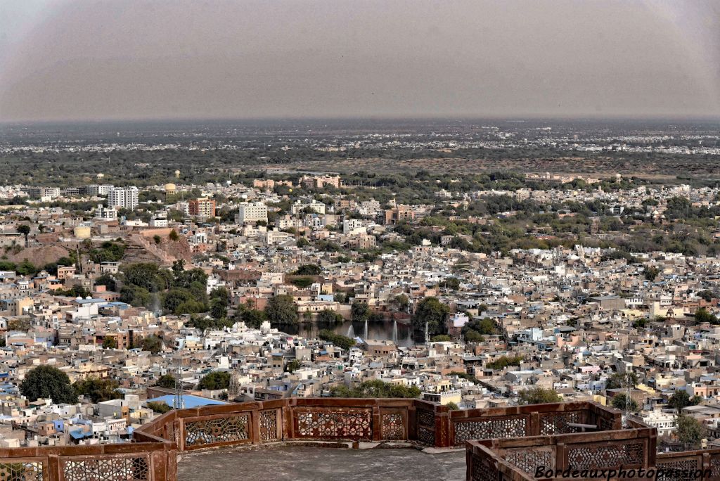 Jodhpur est aussi appelée « la cité du soleil » en raison de l'exceptionnel ensoleillement dont elle jouit tout au long de l'année.