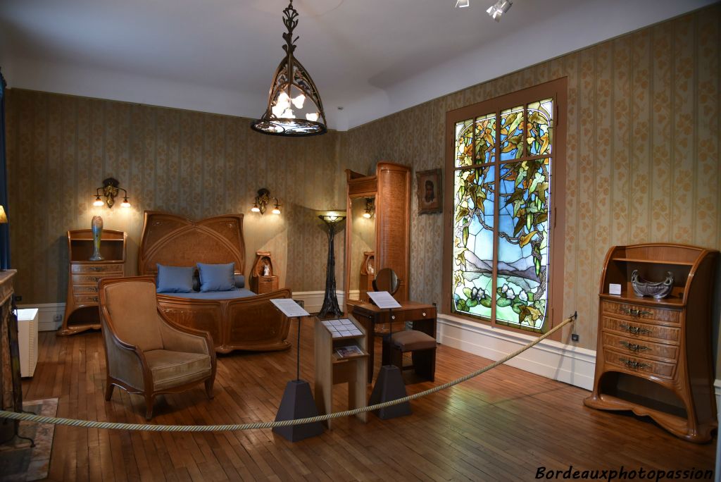 Salle à manger pour Charles Masson avec lustre conçu par Daum et Majorelle.