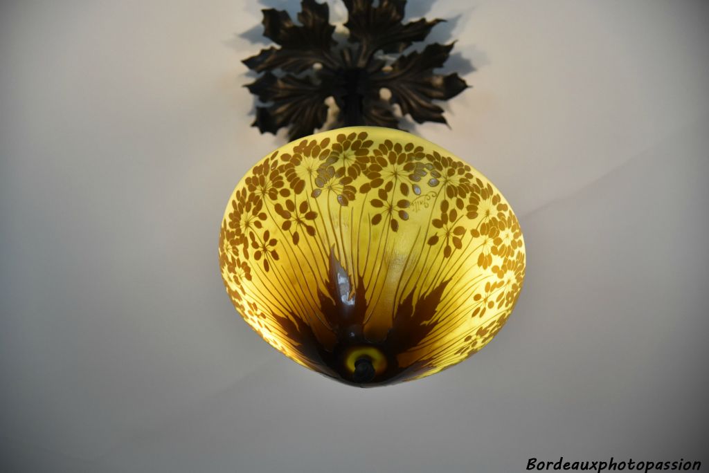 Lustre Ombelle d'Émile Gallé.